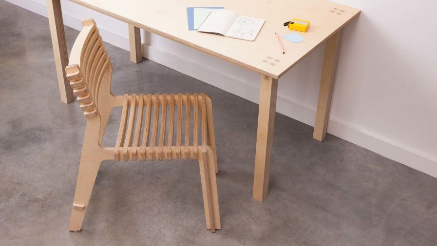 Chaise en bois design confortable et écologique.