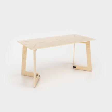 Un petit bureau en bois démontable et design